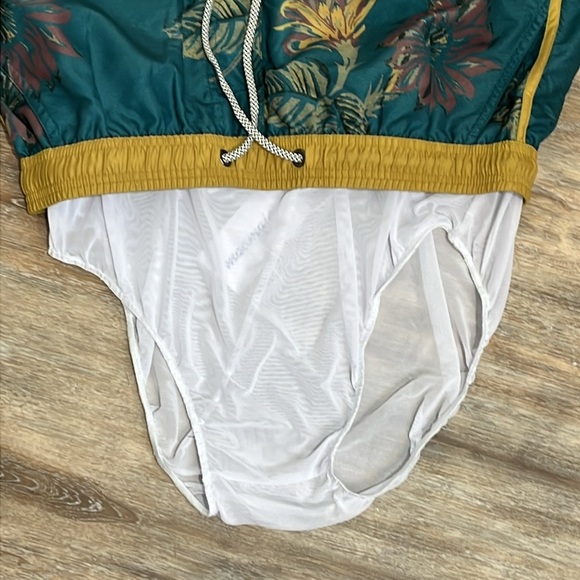 NWT Maamgic ChinoWave Floral Print Mens Swim Trunks Size Medium Green Gold Beach - Picture 7 of 16